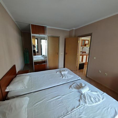 Marina Delfin Apartments - Top Location & Pet Friendly Sveti Vlas Exterior foto