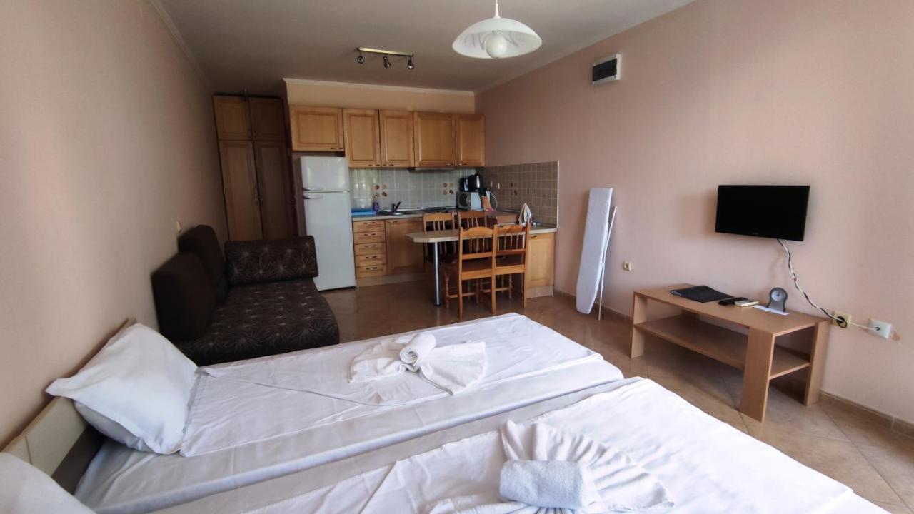 Marina Delfin Apartments - Top Location & Pet Friendly Sveti Vlas Exterior foto