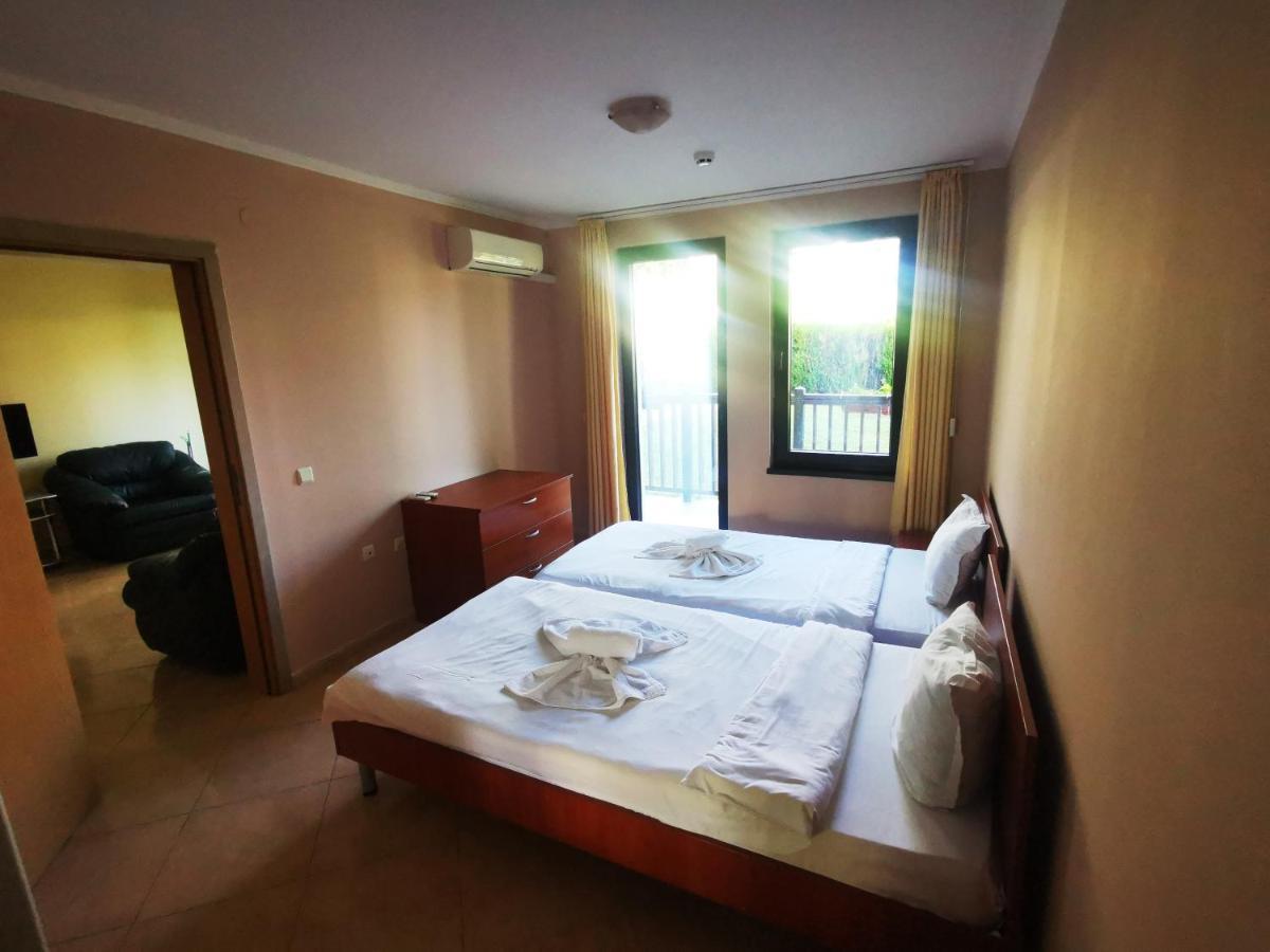 Marina Delfin Apartments - Top Location & Pet Friendly Sveti Vlas Exterior foto