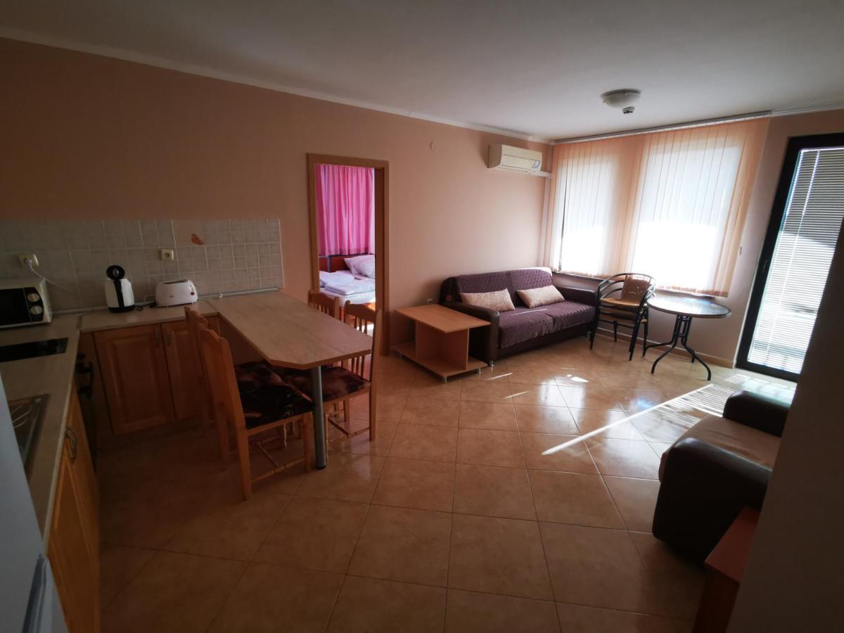 Marina Delfin Apartments - Top Location & Pet Friendly Sveti Vlas Exterior foto