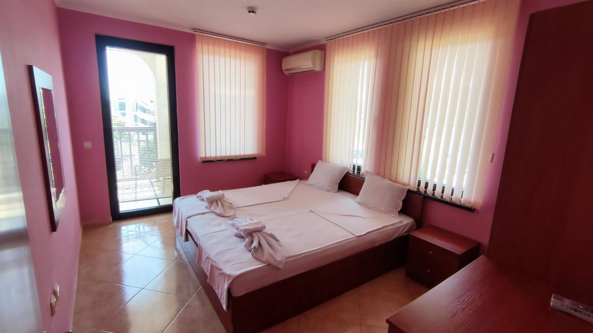 Marina Delfin Apartments - Top Location & Pet Friendly Sveti Vlas Exterior foto