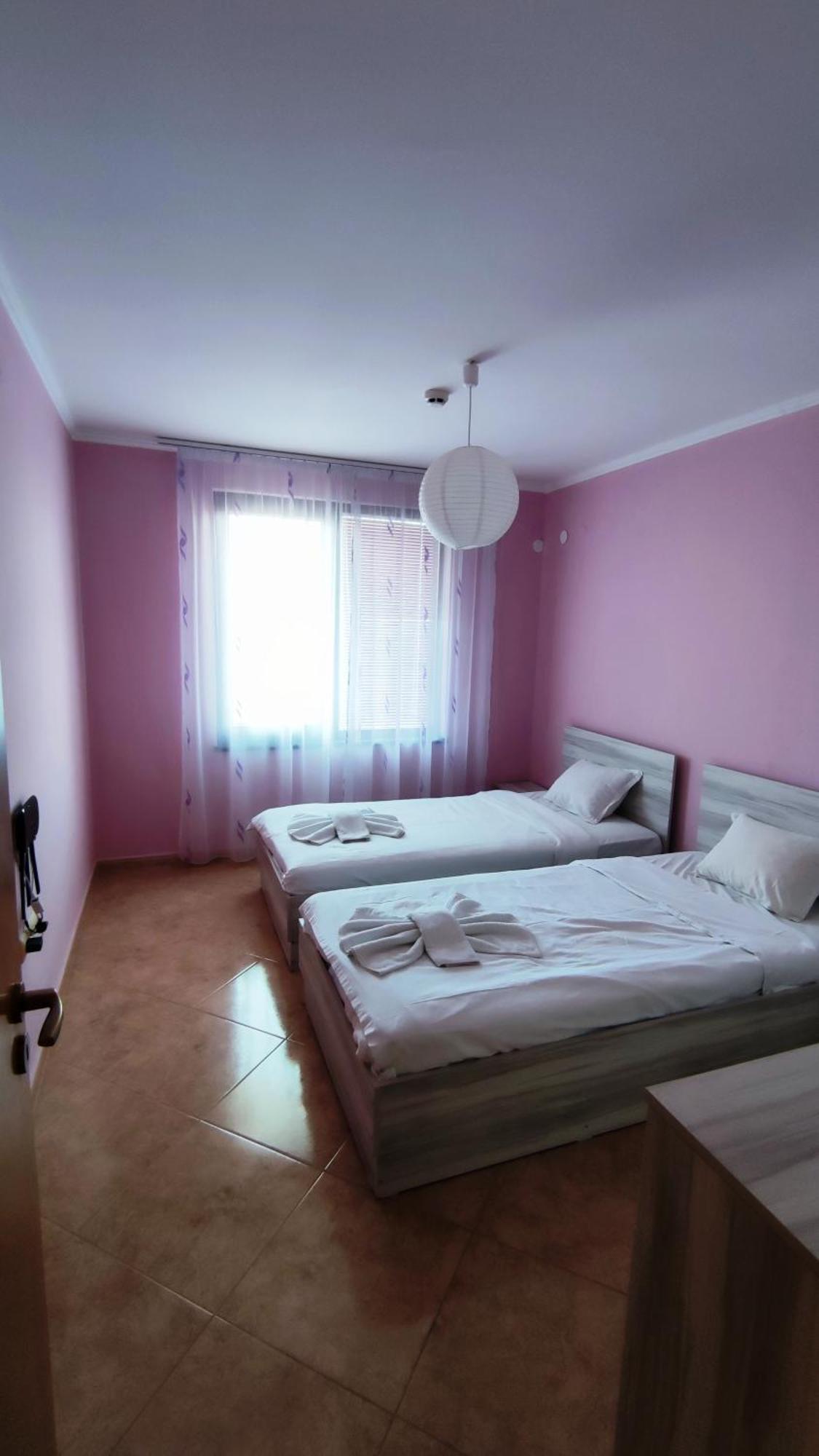 Marina Delfin Apartments - Top Location & Pet Friendly Sveti Vlas Exterior foto