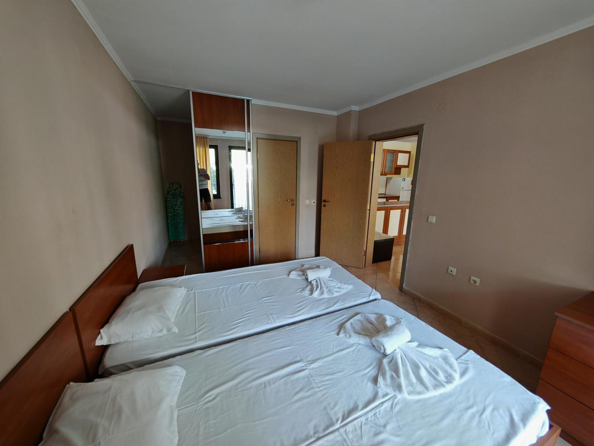 Marina Delfin Apartments - Top Location & Pet Friendly Sveti Vlas Exterior foto