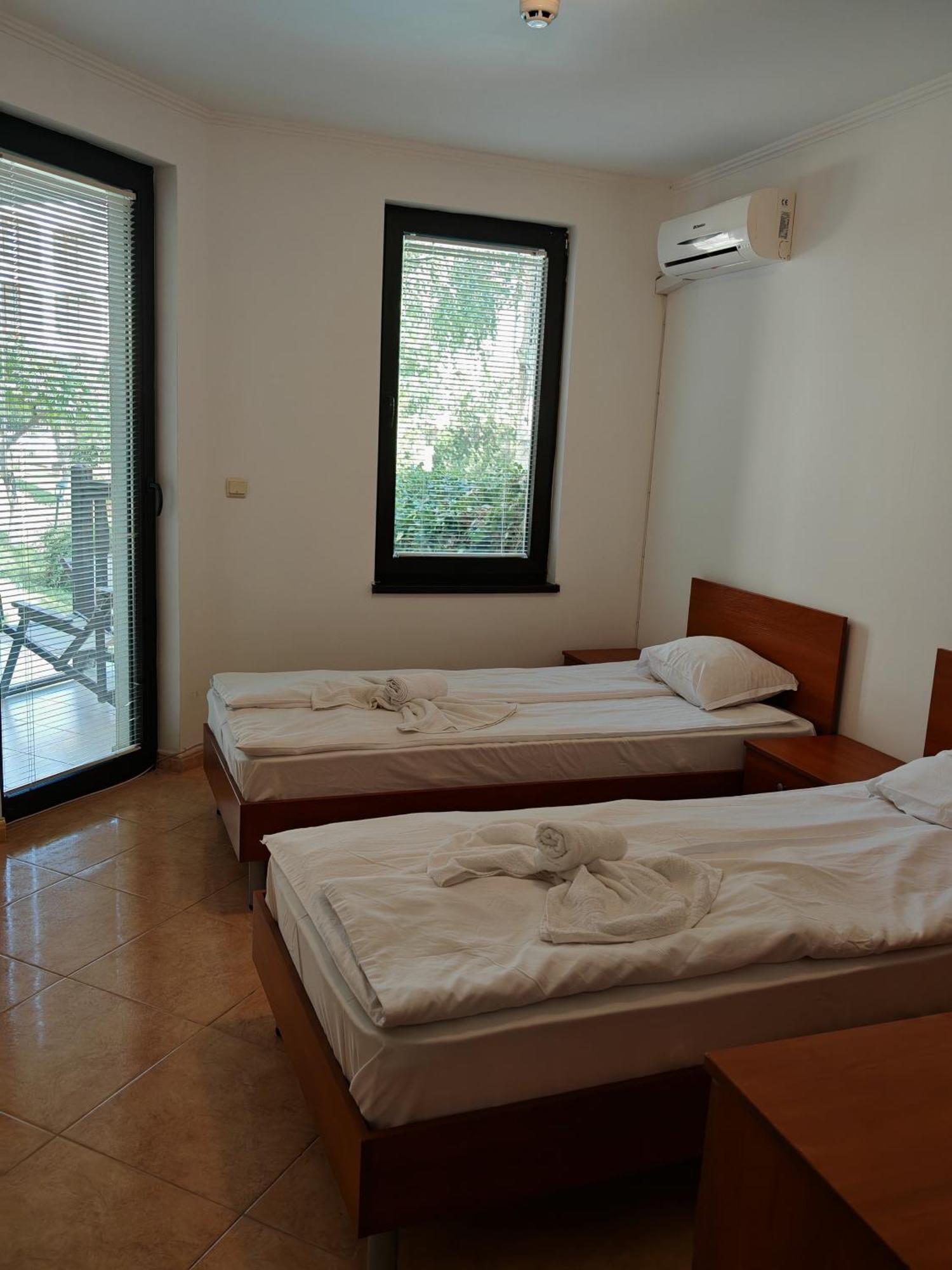 Marina Delfin Apartments - Top Location & Pet Friendly Sveti Vlas Exterior foto