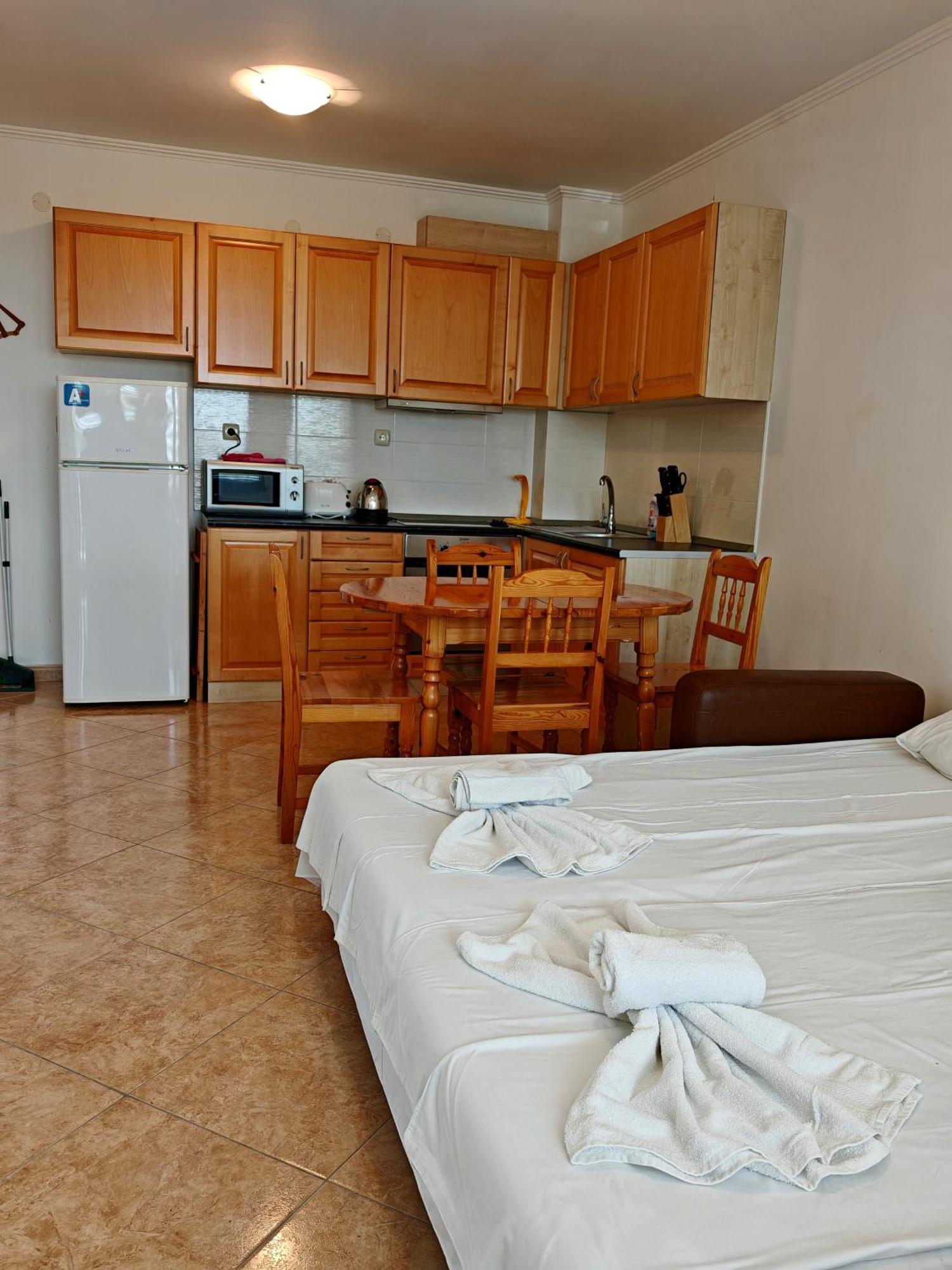 Marina Delfin Apartments - Top Location & Pet Friendly Sveti Vlas Exterior foto