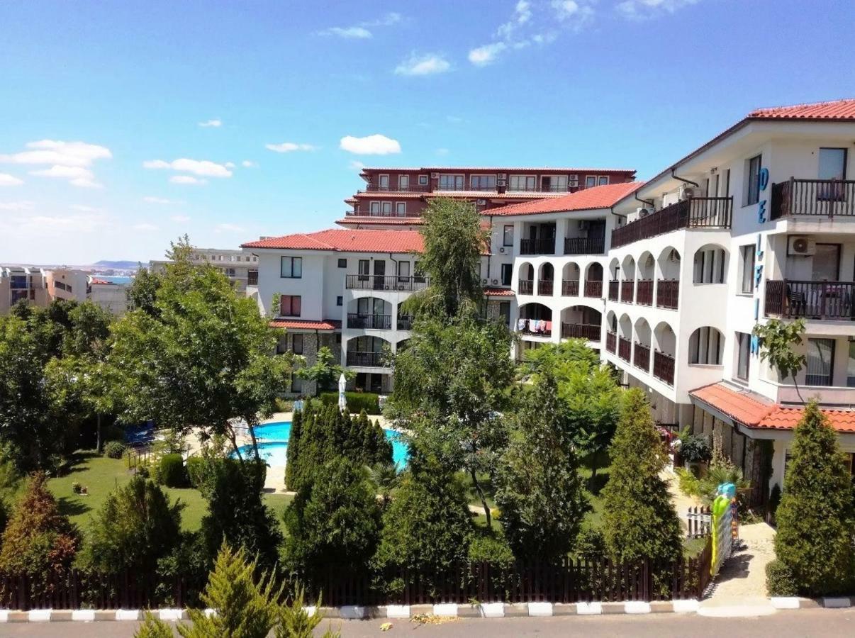 Marina Delfin Apartments - Top Location & Pet Friendly Sveti Vlas Exterior foto