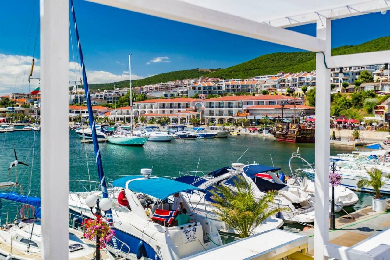 Marina Delfin Apartments - Top Location & Pet Friendly Sveti Vlas Exterior foto